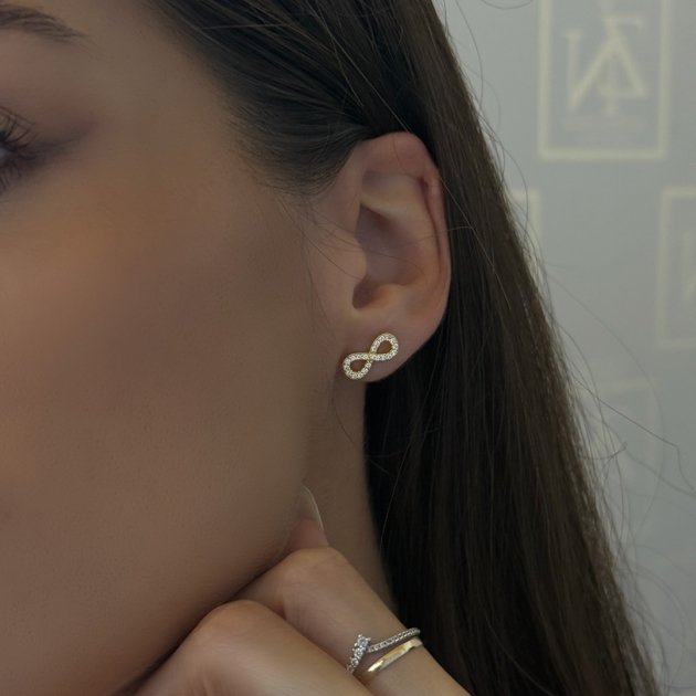 Srebrna naušnice na štift infinity