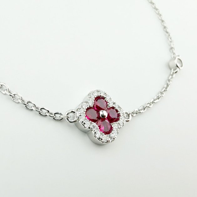 Srebrna narukvica Ruby Clover