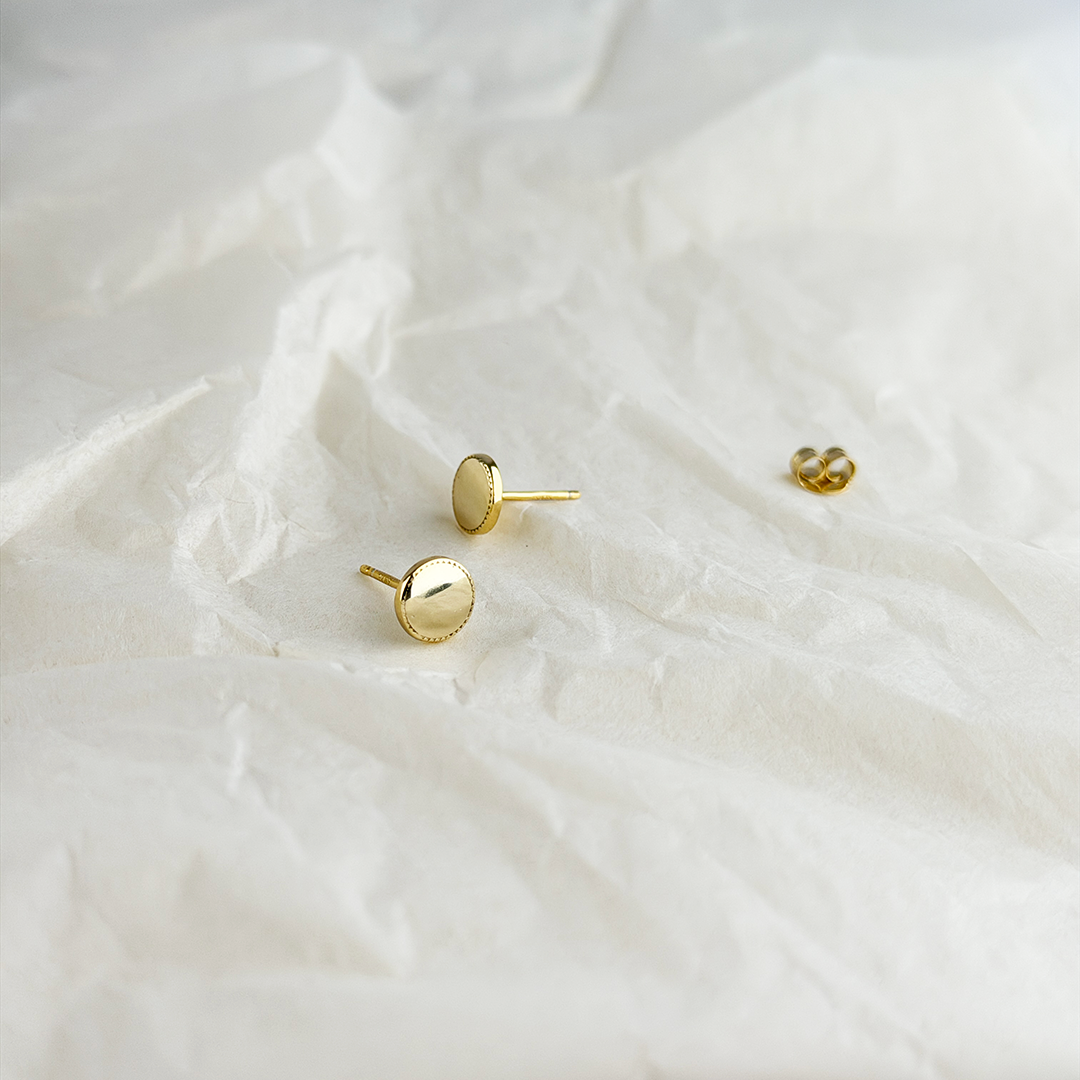 Srebrna naušnice na štift Elegant Gold Studs
