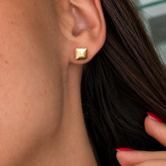 Srebrna naušnice na štift Golden Square Studs