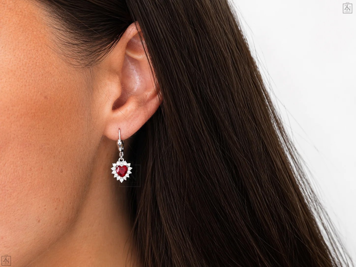 Srebrna viseće naušnice Ruby Heart Elegance
