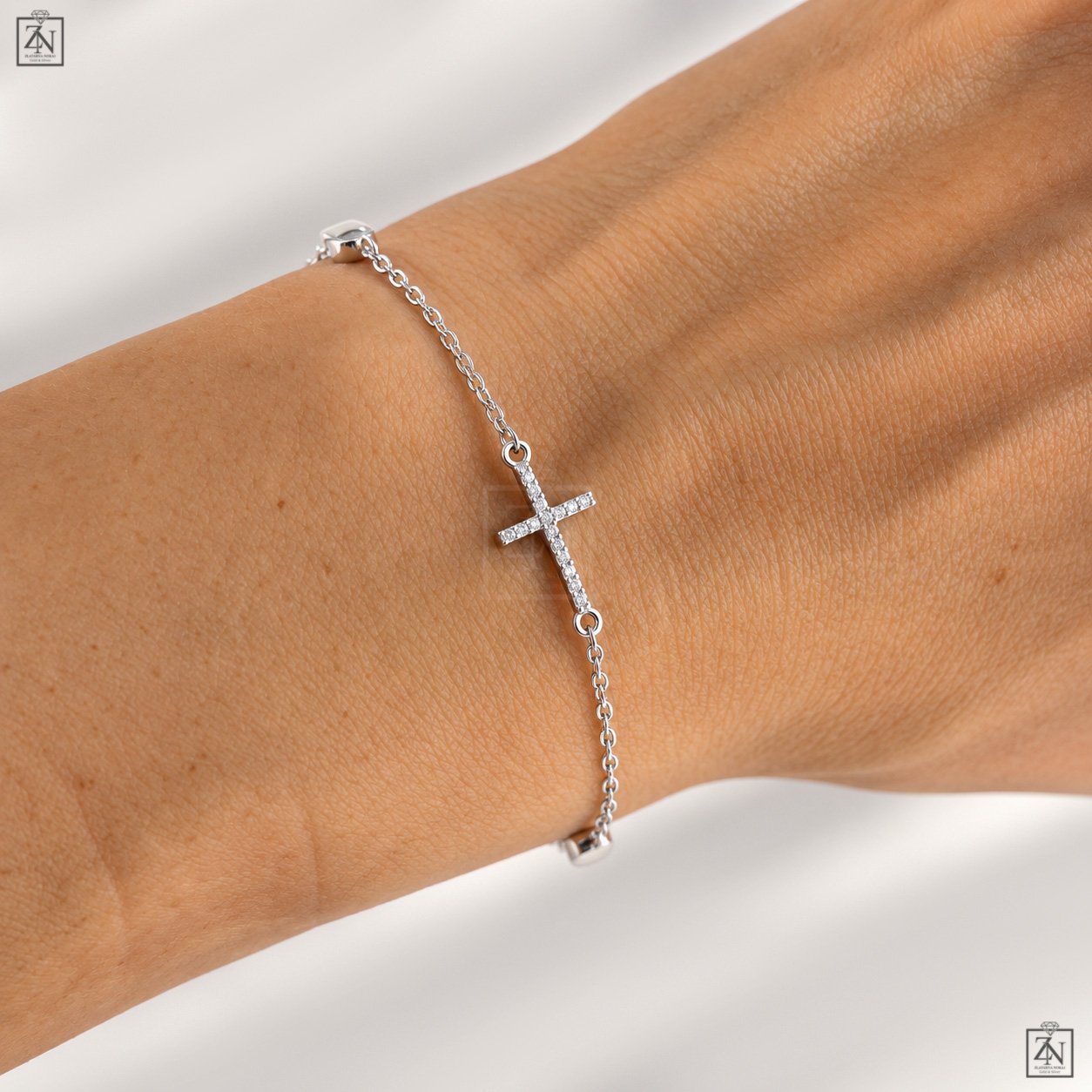 Srebrna narukvica Cross Elegance - Slika 2